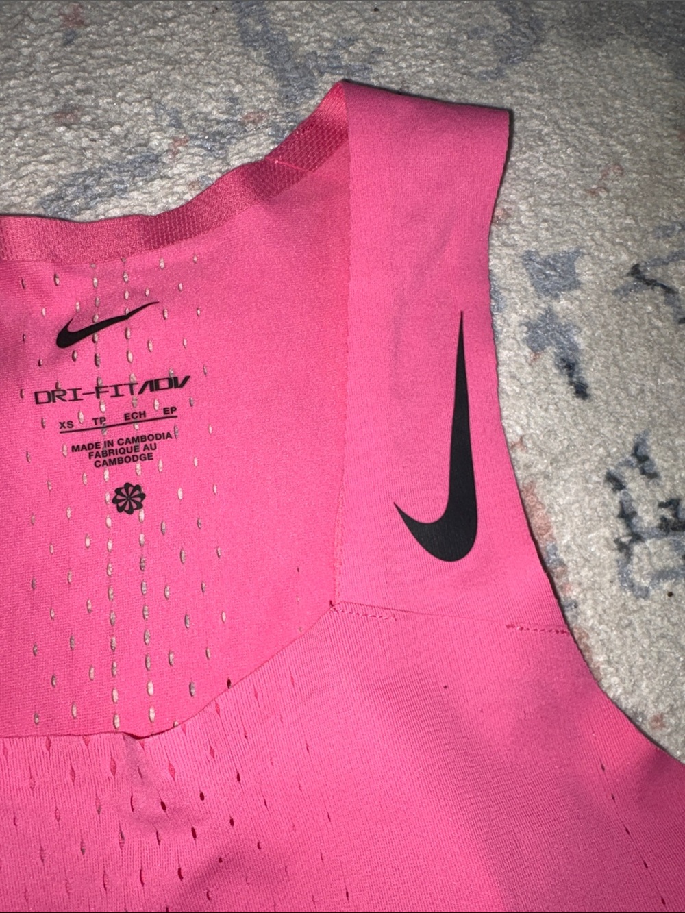 Nike Dri-Fit/Adv Hot Pink Perforated Racerback Crop Tank size xs - Picture 3 of 7